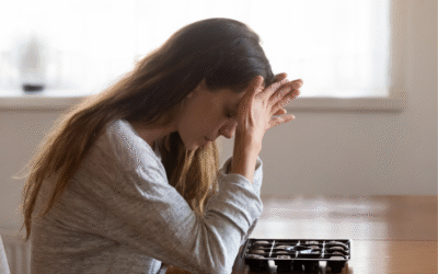 Związek traumy i zaburzeń odżywiania – jak trudne doświadczenia wpływają na relację z jedzeniem?